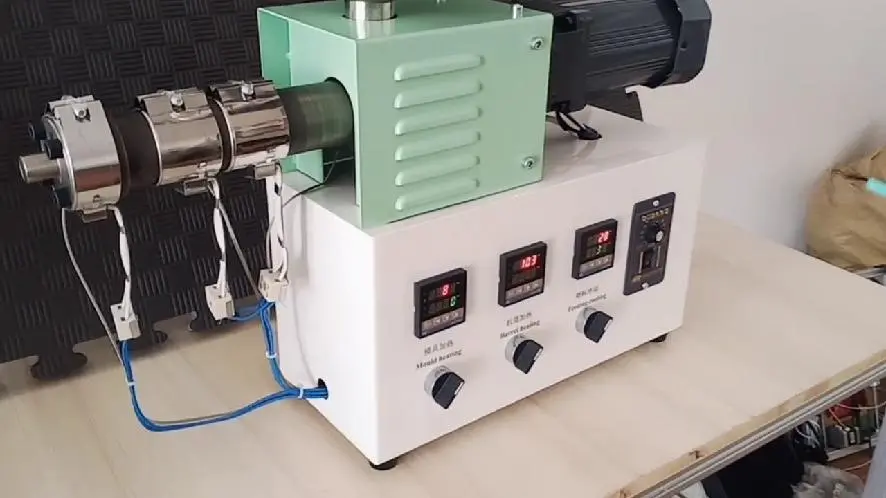 New bench top plastic extruder